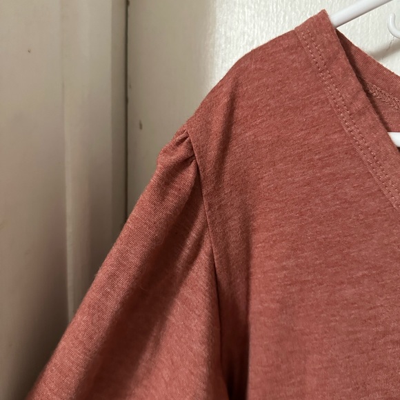 Brick v-neck tee - Picture 2 of 2